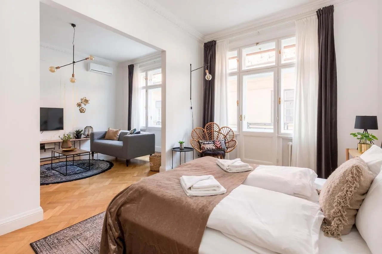 Style & Harmony In The Absolute Center Of Budapest 0*,  Ungarn