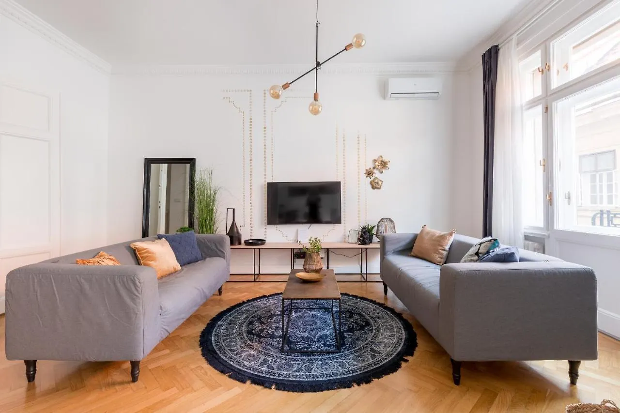 Apartment Style & Harmony In The Absolute Center Of Budapest Hungary